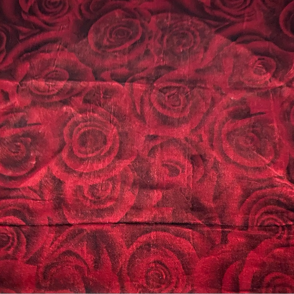 Victoria’s Secret Pillowcase Set Velvet Red Rose Silk Velour Shams Y2K‎ Rare